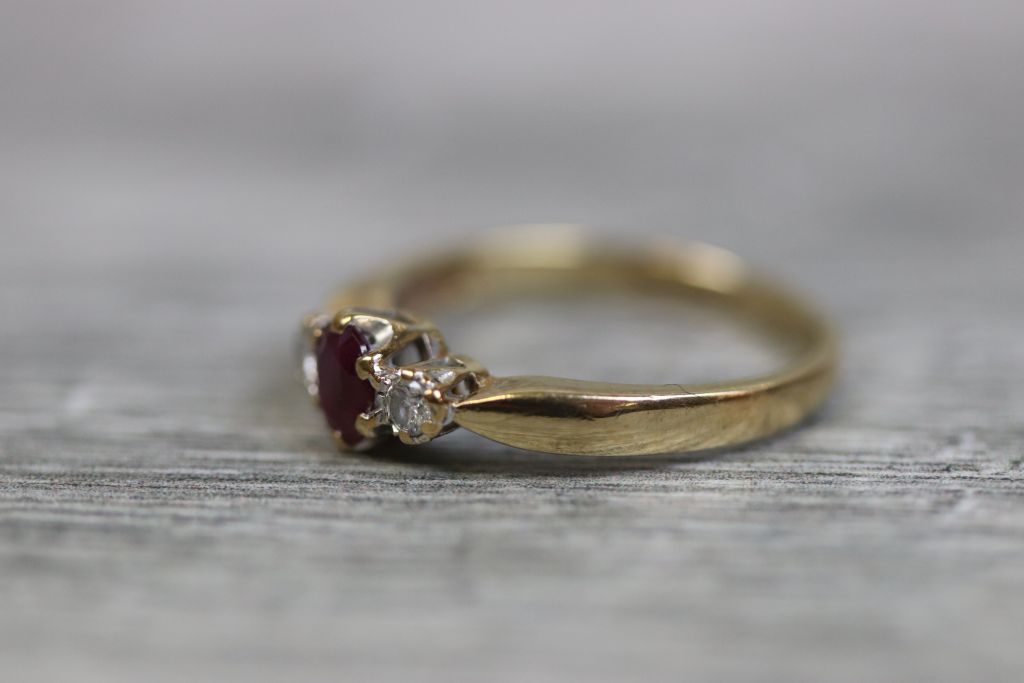 Ruby and diamond three stone 9ct yellow gold ring, the central oval mixed cut ruby measuring - Image 4 of 4