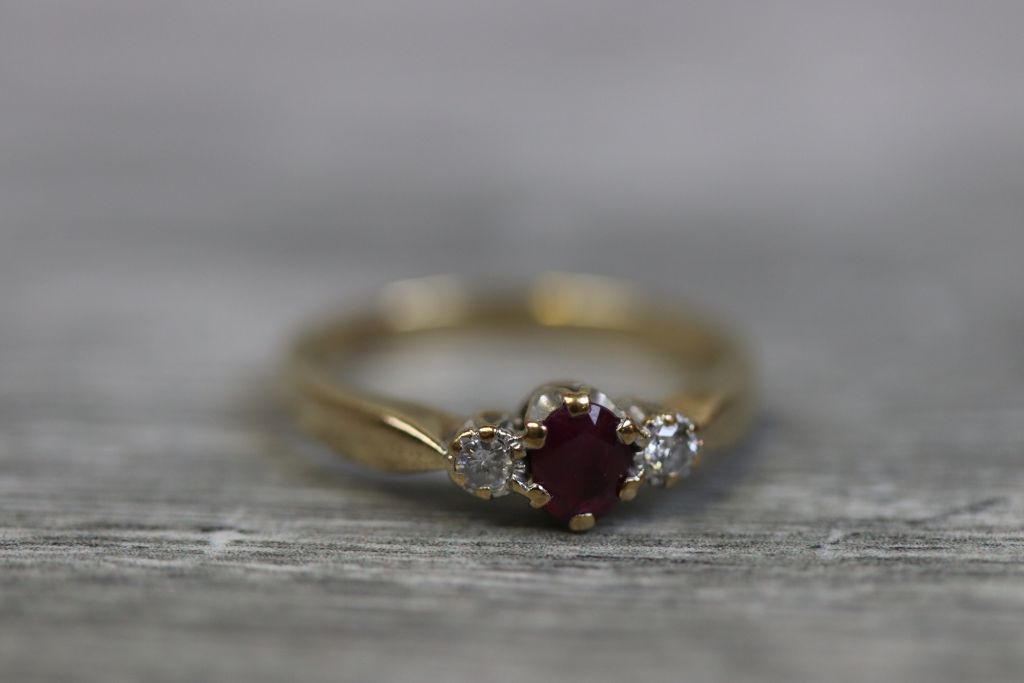 Ruby and diamond three stone 9ct yellow gold ring, the central oval mixed cut ruby measuring - Image 2 of 4