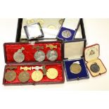Case & of mixed vintage Medallions, Medals & Tokens etc to include Police, Commemorative etc