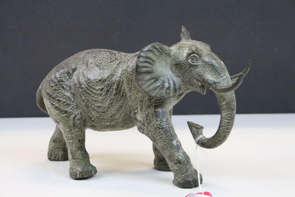 A bronze figure of an elephant - Image 3 of 3