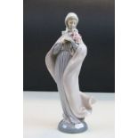 Tall Lladro ceramic Figurine of a Lady with a bunch of Flowers, stands approx 31.5cm