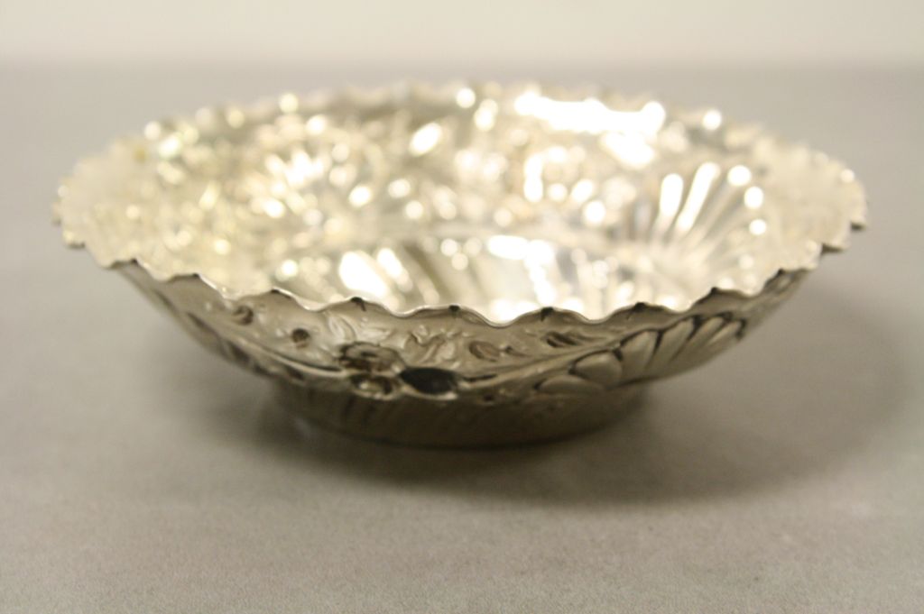 London 1896 silver bowl, embossed decoration 'Charles Edward' - Image 2 of 4