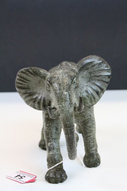 A bronze figure of an elephant - Image 2 of 3