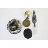 Small collection of mixed collectables to include; Silver & 18K Brooch, Hallmarked Silver & Mother