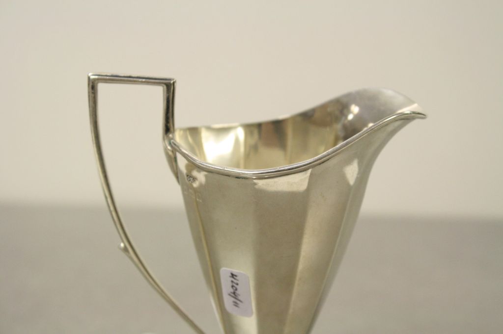 Birmingham 1912 silver cream jug, Art Deco style, tapered sides - Image 2 of 4