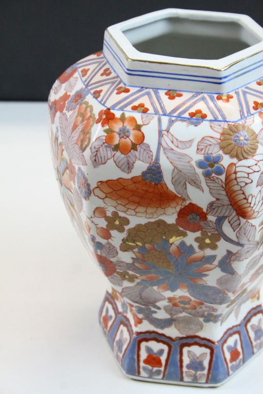 Japanese lidded ceramic Temple type Vase or Urn with Floral decoration - Image 6 of 6