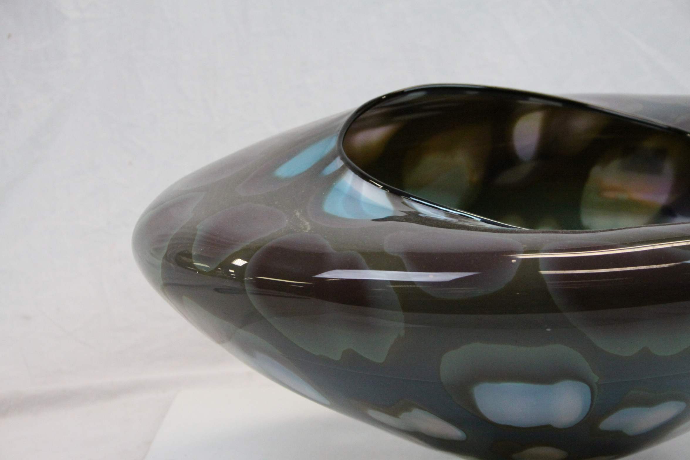 A large contemporary art glass vase/bowl - Image 4 of 6