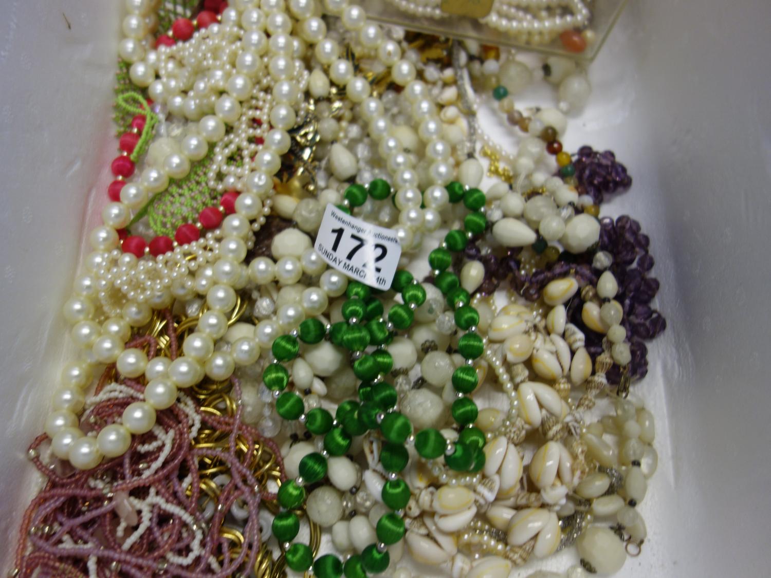 Large amount of necklaces including bead and stone necklaces, an amount of simulated pearl and pearl - Image 3 of 3