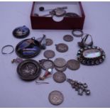 Amount of silver and silver coloured items