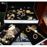 Good quality jewellery box with contents inclduing numerous brooches, bead necklaces, selection of