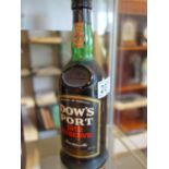 Vintage Port a single bottle of Dows Port, 1972 reserve capsule good