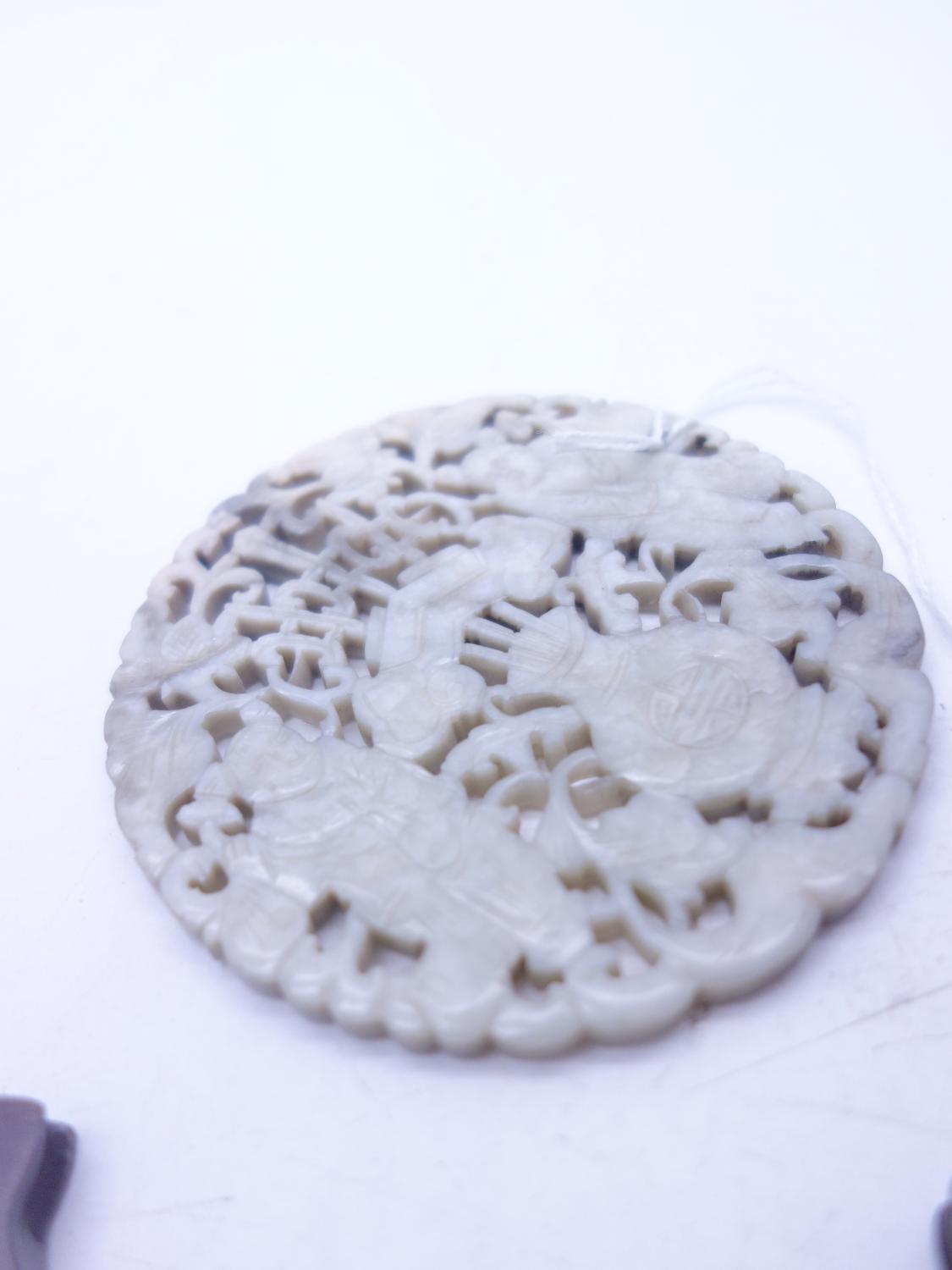 Small chinese milky Jade carved tablet, carved with scholars and flowers, 3.5" dia, 55 grams, - Image 5 of 6