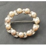 A pearl circular brooch, set in 18ct white gold, 7gms