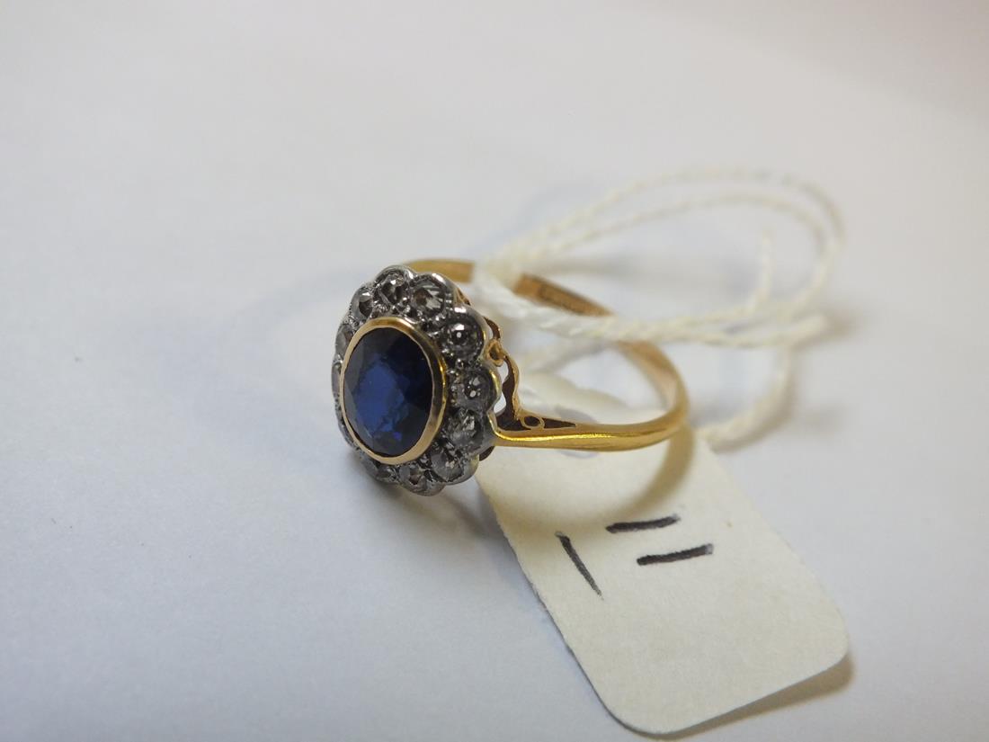 Good 18ct gold antique sapphire & diamond cluster ring approx size P