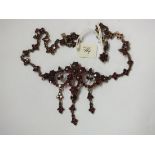 Antique garnet drop necklace ensuite to previous lot