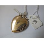 Large antique 9ct back & front heart locket 5.7g inc