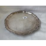 A circular pie crust edge salver, raised on three supports 10" dia. Sheff. 1939 by EV 515g.