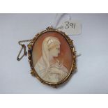 Gold mounted shell cameo brooch of lady 4.5cm long 18.5g inc