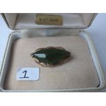 9ct mounted New Zealand jade brooch 3cm long 4.2g inc