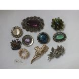 Bag of 10 vintage brooches