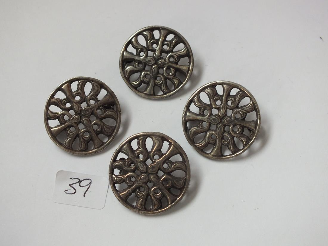 Four silver circular brooches 20g