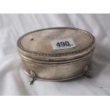 Oval trinket box with hinged cover, raised on pad feet, 5” wide B’ham 1912