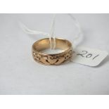 Fancy 9ct wedding band approx size O 3.9g