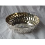 Italian circular swirl reeded fruit bowl, 9” dia. 340g.