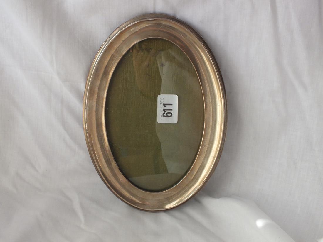 Oval photo frame with moulded margins, 8.5” high B’ham 1920