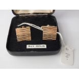 A pair of 9ct. boxed cufflinks from Auston Reed 7.6g.