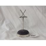 Hat pin stand with crossed golf club finial, 4.5” high B’ham 1905 by AL ltd.