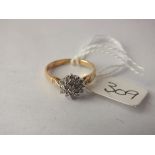 18ct gold and diamond cluster ring approx size L