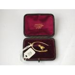Wishbone and chick boxed gold brooch 6.6g