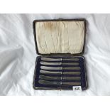 Boxed of six fancy tea knives
