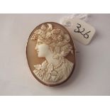 Good 9ct mounted cameo brooch