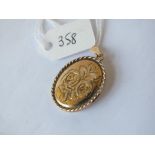 9ct. oval locket with rope twist border 4.5g