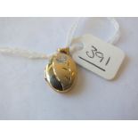 9ct small oval hinged locket