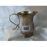 Baluster shaped cream jug, 4.5” over spout Lon 105g.