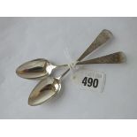 York. Pair of Georgian crested tea spoons, 1804 by MP