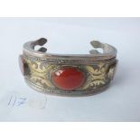 Enamelled bracelet set with stones