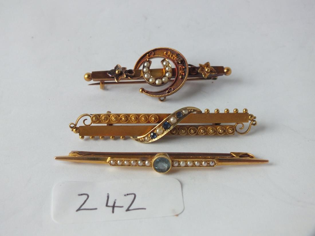 Three Victorian brooches set with pearls in 15ct.