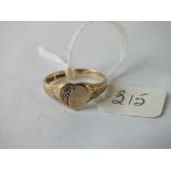 Heart shaped 9ct signet ring – Size P