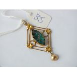 18ct gold pendant set with a central green marquise shaped stone 3.6g inc