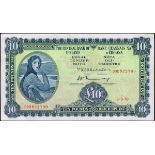 Central Bank 'Lady Lavery' Five Pounds collection, 9-3-70 and 19-5-71. Signed Whitaker and Murray,