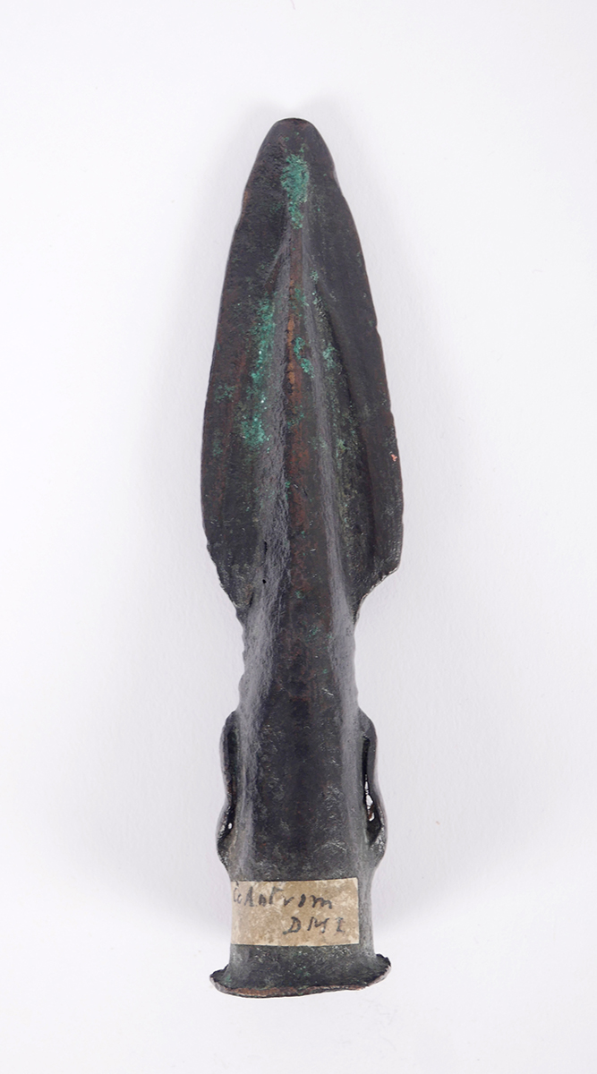 2nd Millennium BC Bronze Age Irish spearhead. An Irish bronze socketted spearhead with tapering - Image 2 of 3