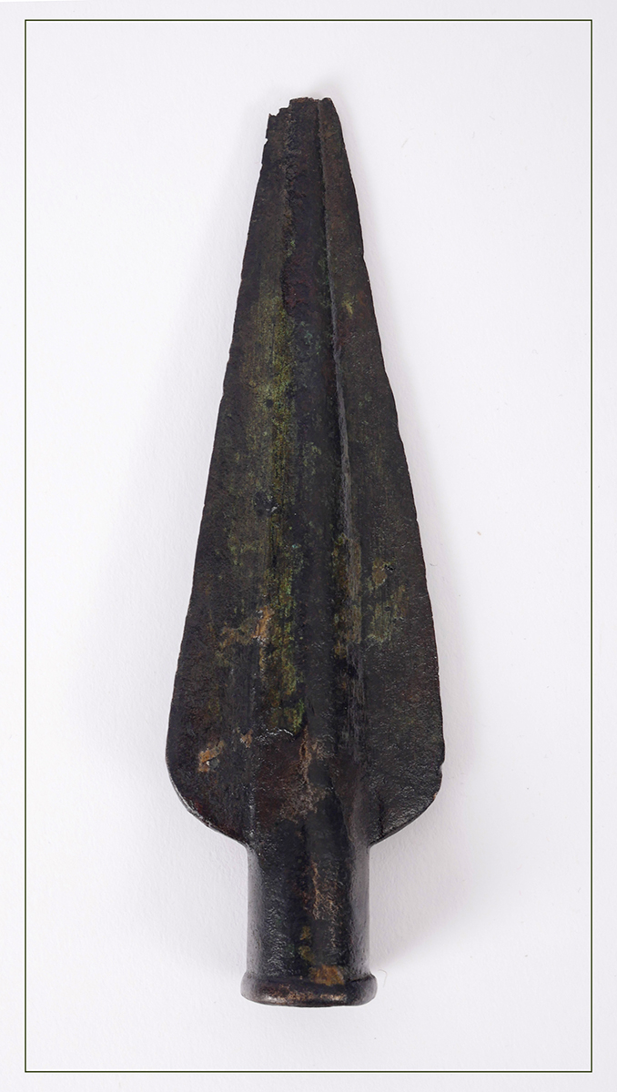 2nd Millennium BC Bronze age Irish Socketted Spearhead A Irish bronze spearhead with tapering - Image 3 of 3