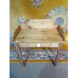 A Victorian stripped pine wash stand with a single drawer on turned legs - 90cm H x 86cm x 47cm