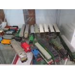 A collection of Hornby and Wren locos, carriages and rolling stock including a Triang Winston