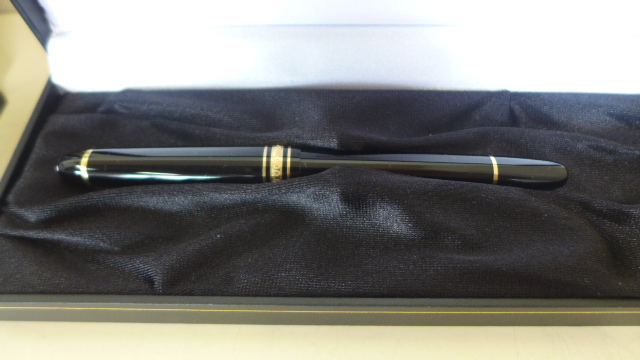 A Mont Blanc 4810 m fountain pen with 14ct gold nib, together with a Mont Blanc propelling roller - Image 2 of 3