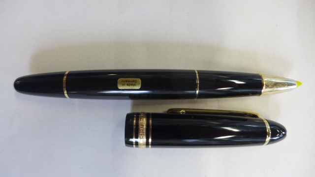 A Montblanc Meisterstuck gilt metal fountain pen with 14k nib, ballpoint pen and marker - pen set - Image 3 of 4